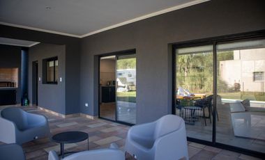 Casa nueva en barrio privado de Lobos