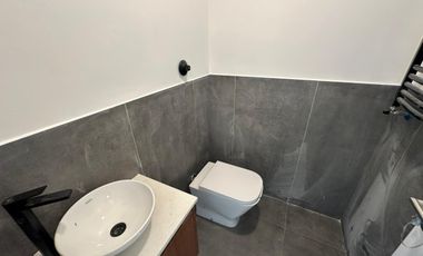 VENTA: Casa en Estancia La Rinconada de tres dormitorios, galería, pileta y cochera. Ibarlucea.
