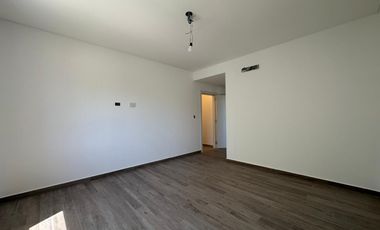 VENTA: Casa en Estancia La Rinconada de tres dormitorios, galería, pileta y cochera. Ibarlucea.