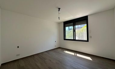 VENTA: Casa en Estancia La Rinconada de tres dormitorios, galería, pileta y cochera. Ibarlucea.