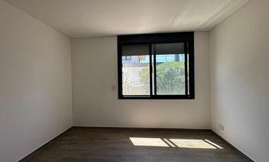 VENTA: Casa en Estancia La Rinconada de tres dormitorios, galería, pileta y cochera. Ibarlucea.