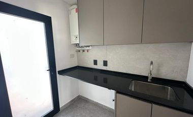 VENTA: Casa en Estancia La Rinconada de tres dormitorios, galería, pileta y cochera. Ibarlucea.