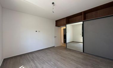 VENTA: Casa en Estancia La Rinconada de tres dormitorios, galería, pileta y cochera. Ibarlucea.