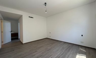 VENTA: Casa en Estancia La Rinconada de tres dormitorios, galería, pileta y cochera. Ibarlucea.