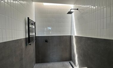 VENTA: Casa en Estancia La Rinconada de tres dormitorios, galería, pileta y cochera. Ibarlucea.