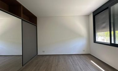 VENTA: Casa en Estancia La Rinconada de tres dormitorios, galería, pileta y cochera. Ibarlucea.