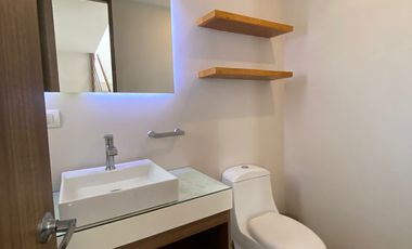 CASA EN RENTA  AMUEBLADA 3 REC Y 3 ESTACIONAMIENTO SEMITECHADO