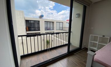 CASA EN RENTA  AMUEBLADA 3 REC Y 3 ESTACIONAMIENTO SEMITECHADO