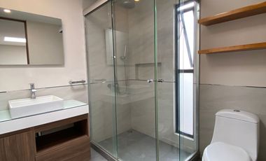 CASA EN RENTA  AMUEBLADA 3 REC Y 3 ESTACIONAMIENTO SEMITECHADO