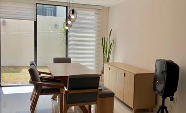 CASA EN RENTA  AMUEBLADA 3 REC Y 3 ESTACIONAMIENTO SEMITECHADO