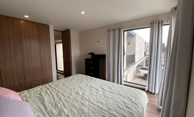 CASA EN RENTA  AMUEBLADA 3 REC Y 3 ESTACIONAMIENTO SEMITECHADO