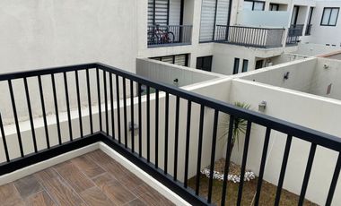 CASA EN RENTA  AMUEBLADA 3 REC Y 3 ESTACIONAMIENTO SEMITECHADO