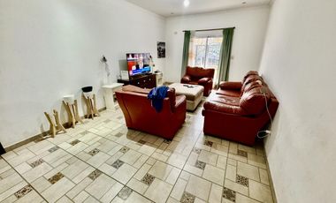 Venta Casa 3 amb con Jardin en Del Viso - Con Cochera