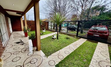 Venta Casa 3 amb con Jardin en Del Viso - Con Cochera
