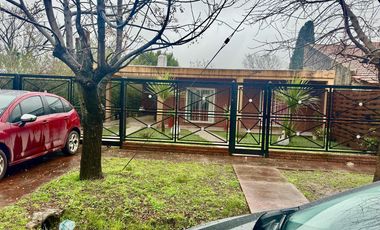 Venta Casa 3 amb con Jardin en Del Viso - Con Cochera