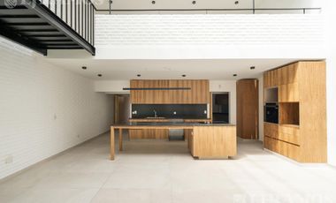 Casa triplex en venta en Béccar