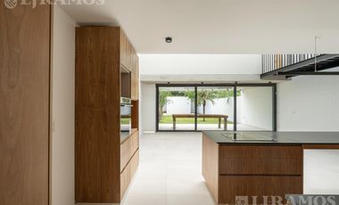 Casa triplex en venta en Béccar