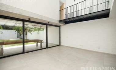 Casa triplex en venta en Béccar
