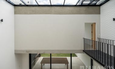 Casa triplex en venta en Béccar