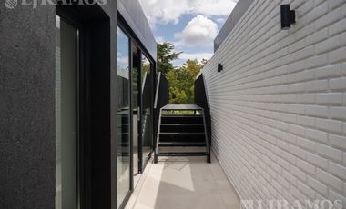 Casa triplex en venta en Béccar