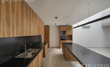 Casa triplex en venta en Béccar