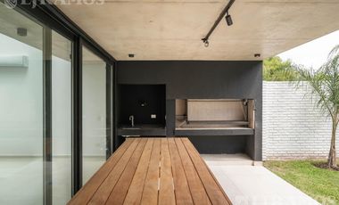 Casa triplex en venta en Béccar