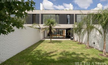 Casa triplex en venta en Béccar