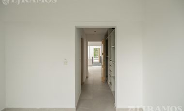 Casa triplex en venta en Béccar