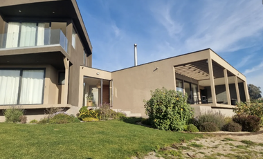 Hermosa casa en venta en Santa Adela