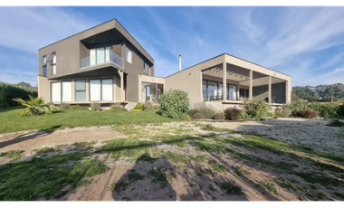 Hermosa casa en venta en Santa Adela