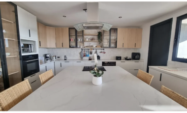 Hermosa casa en venta en Santa Adela