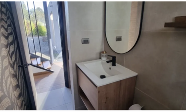 Hermosa casa en venta en Santa Adela