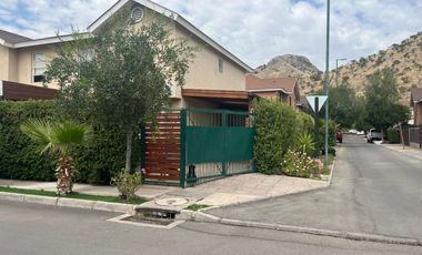 ACOGEDORA CASA FAMILIAR EN BARRIO TRANQUILO