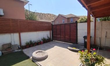 ACOGEDORA CASA FAMILIAR EN BARRIO TRANQUILO