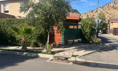 ACOGEDORA CASA FAMILIAR EN BARRIO TRANQUILO