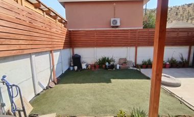 ACOGEDORA CASA FAMILIAR EN BARRIO TRANQUILO