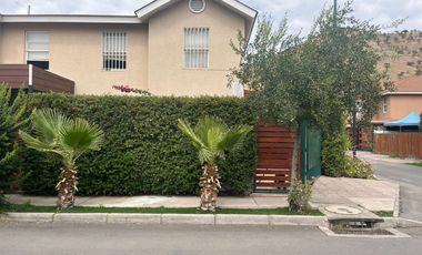 ACOGEDORA CASA FAMILIAR EN BARRIO TRANQUILO