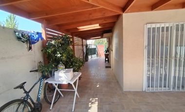 ACOGEDORA CASA FAMILIAR EN BARRIO TRANQUILO