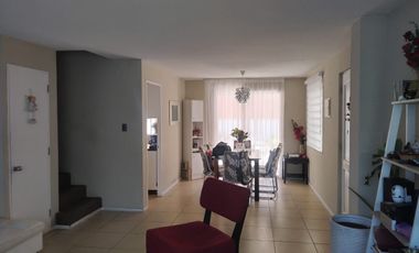 ACOGEDORA CASA FAMILIAR EN BARRIO TRANQUILO