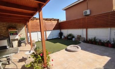 ACOGEDORA CASA FAMILIAR EN BARRIO TRANQUILO