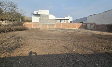 Terreno Urbano En Esquina Del Parral Con Jr Los Alamos Surco.