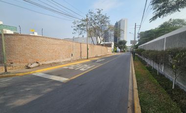 Terreno Urbano En Esquina Del Parral Con Jr Los Alamos Surco.