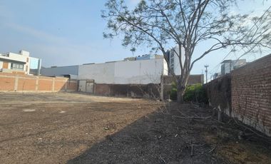 Terreno Urbano En Esquina Del Parral Con Jr Los Alamos Surco.