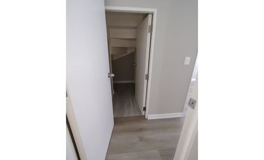 Amplia casa de 2 pisos en sector tranquilo Curicó