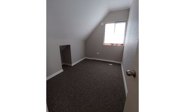 Amplia casa de 2 pisos en sector tranquilo Curicó