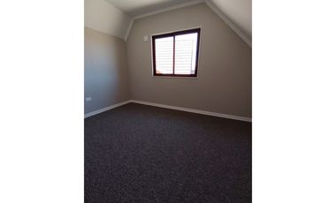 Amplia casa de 2 pisos en sector tranquilo Curicó