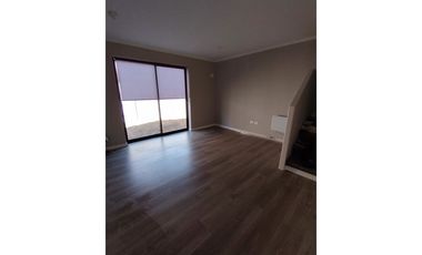 Amplia casa de 2 pisos en sector tranquilo Curicó