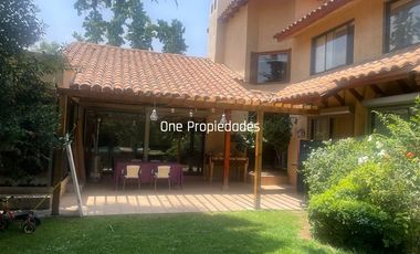 Casa en Arriendo en Ralun |5 dorm| 5Baños| Piscina