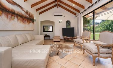 Excelente propiedad en consolidado condominio de Santa Rita