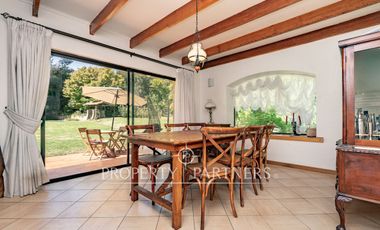 Excelente propiedad en consolidado condominio de Santa Rita